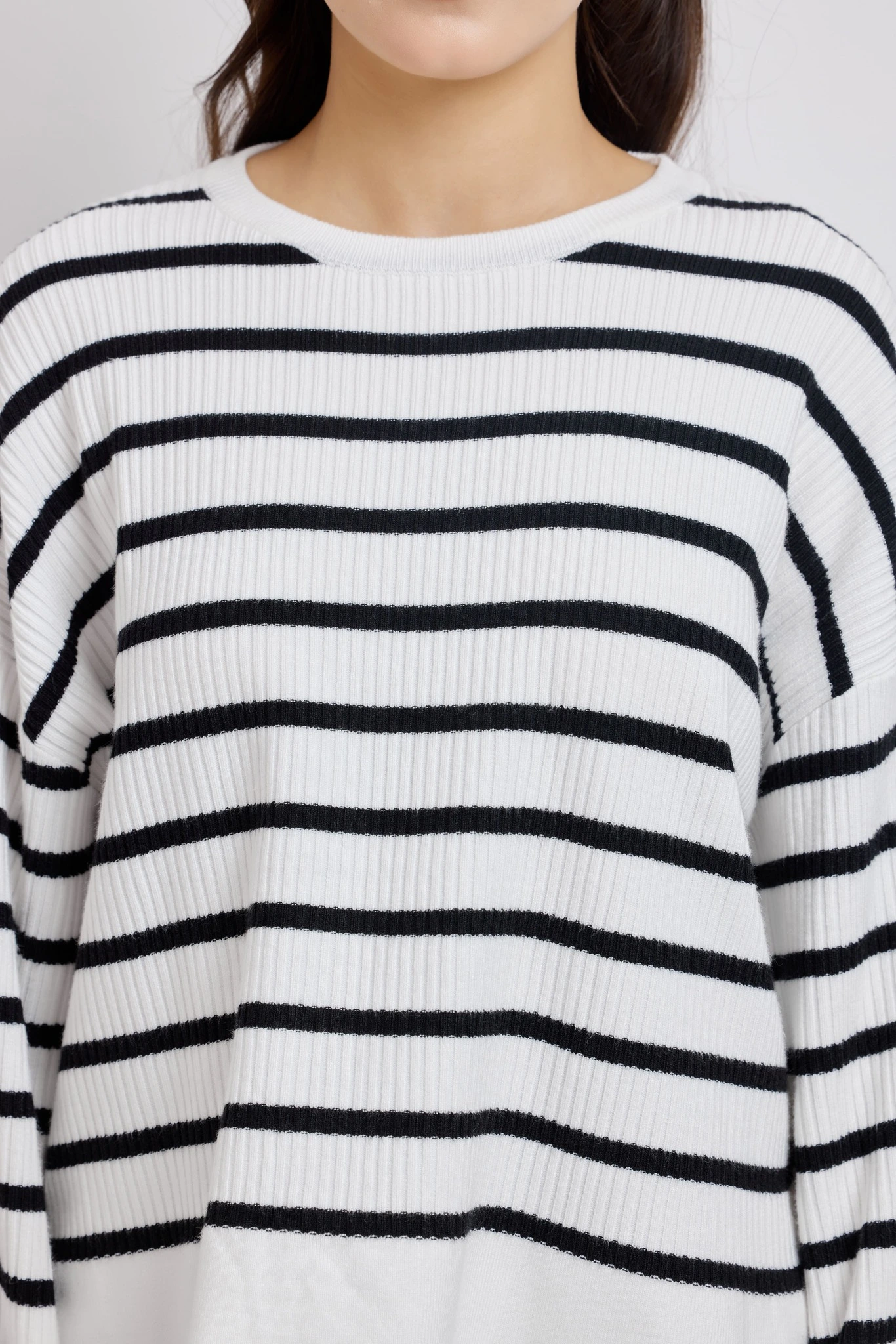 Джемпер бело-черная полоска для женщин 42406U-46 60