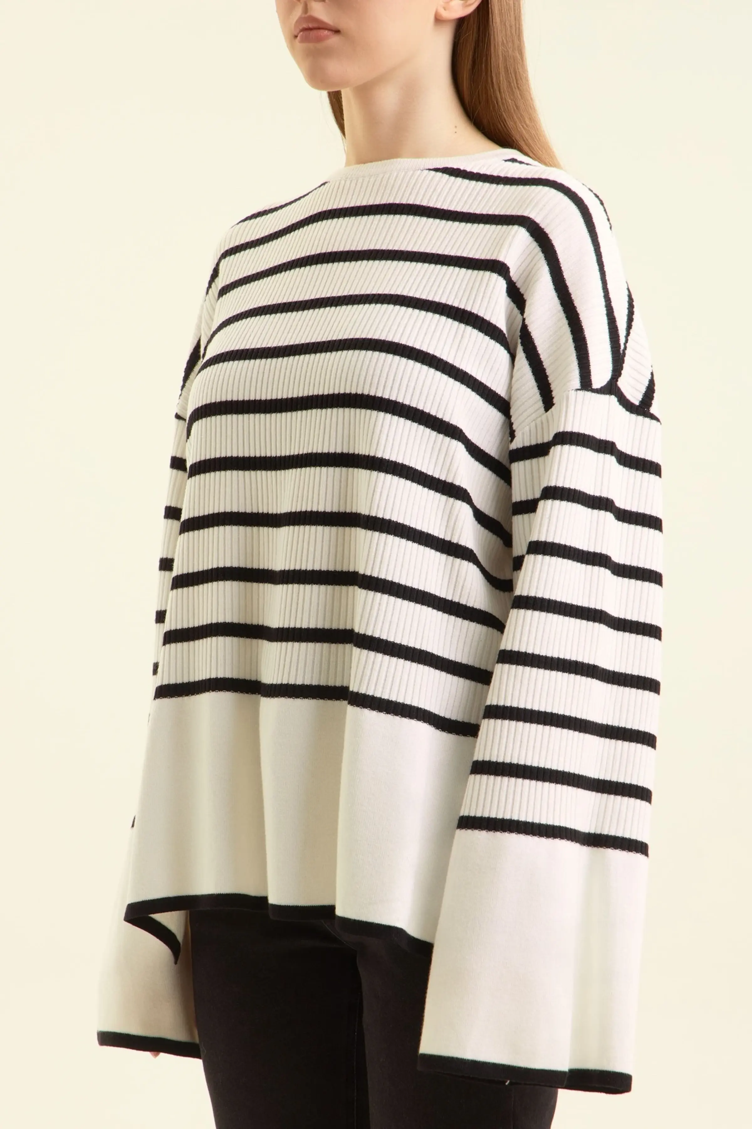Джемпер бело-черная полоска для женщин 47197-46 60