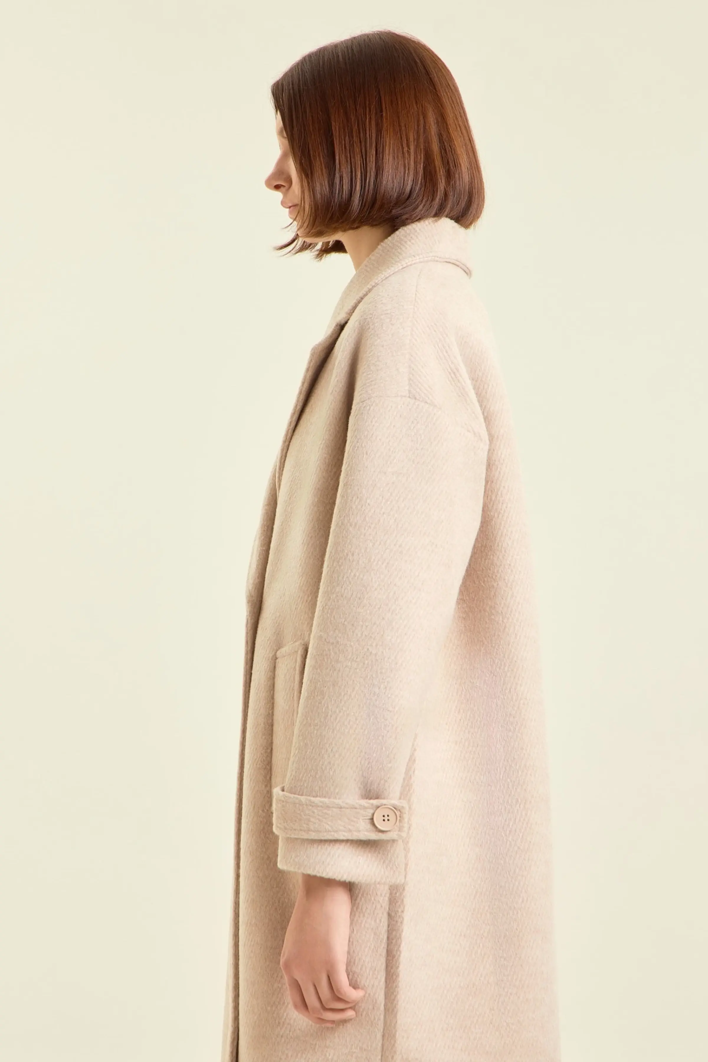 Пальто бежевый для женщин 47111-15 53