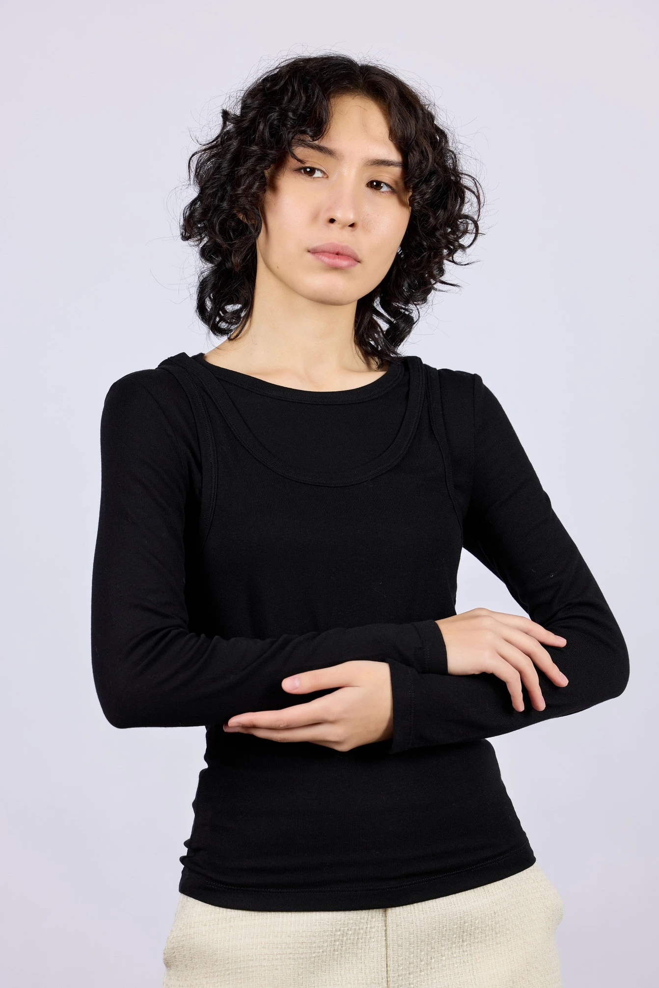 Лонгслив черный для женщин 43228-1 59