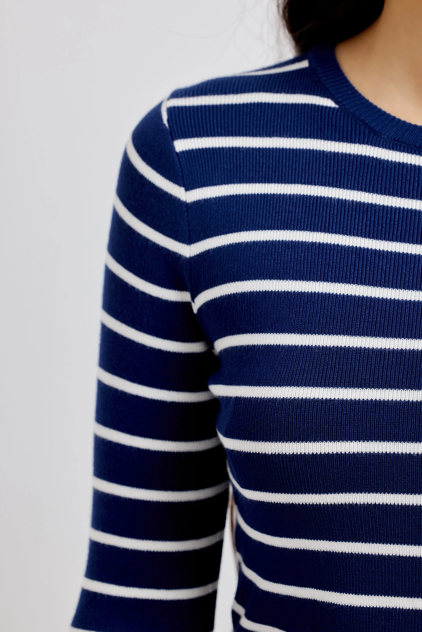 Джемпер бело-синяя полоска для женщин 42167-48 60