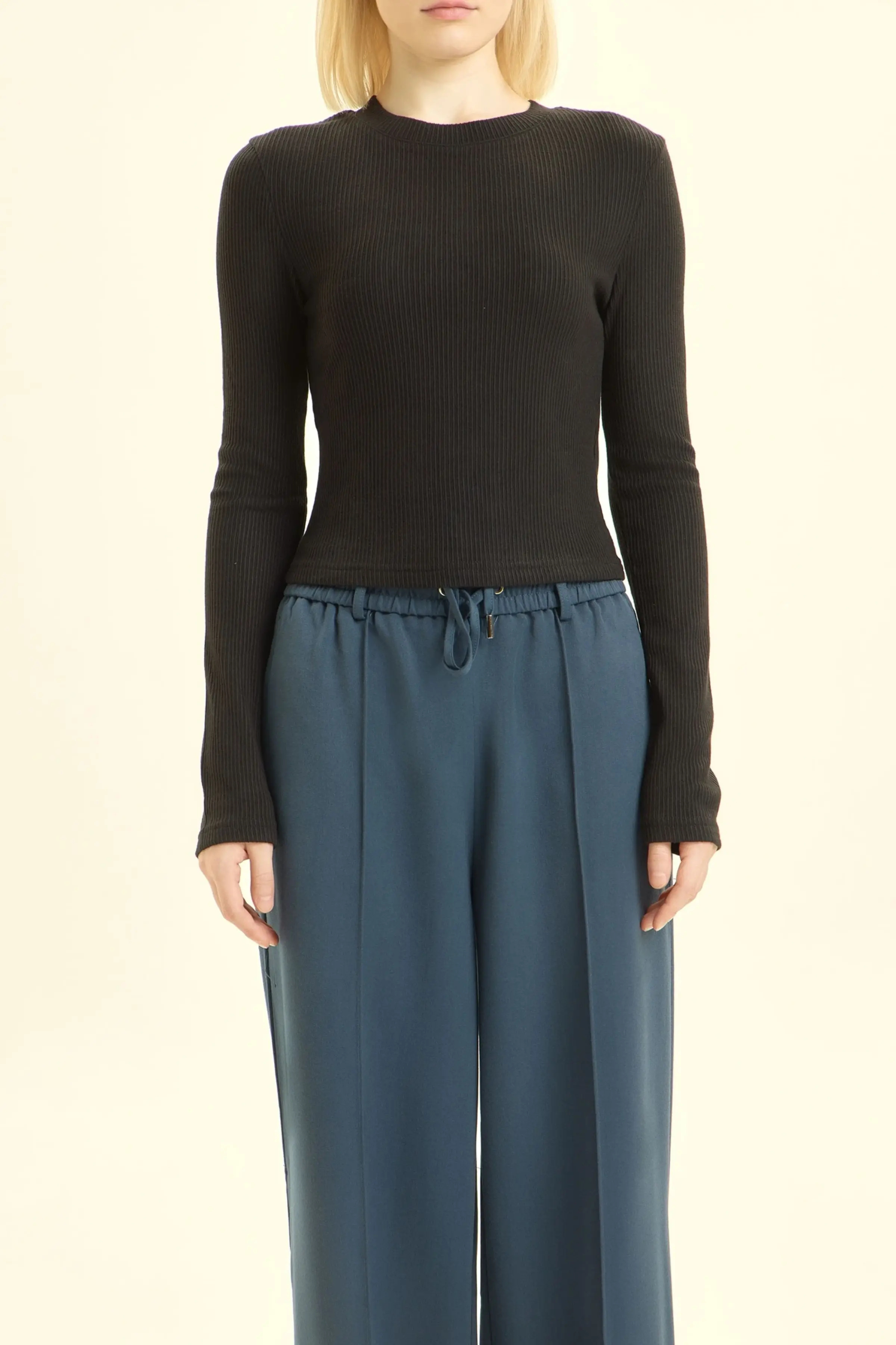 Лонгслив черный для женщин 46164-1 59