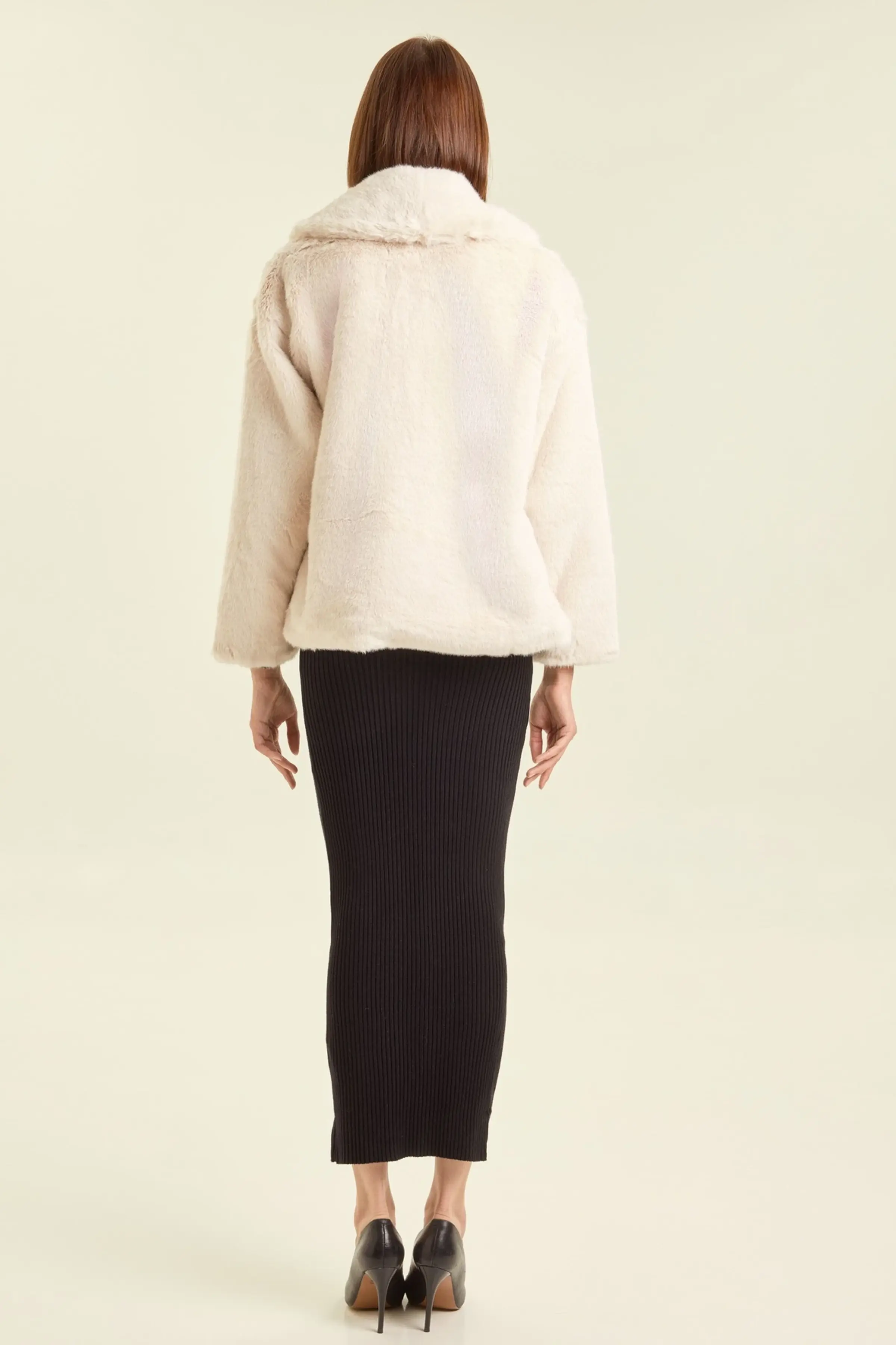 Пальто бежевый для женщин 47102-15 53