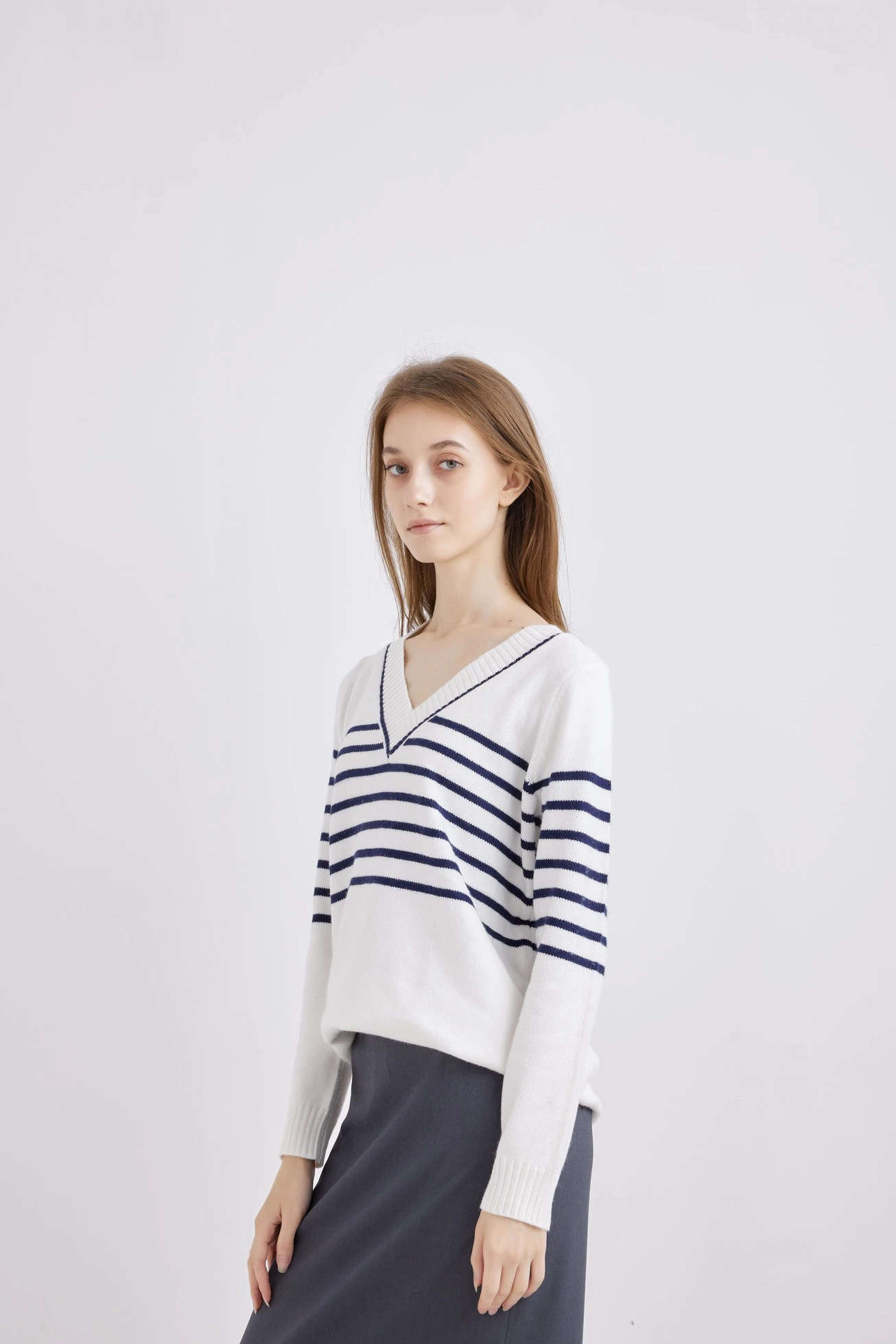 Джемпер бело-синяя полоска для женщин 42170-48 60