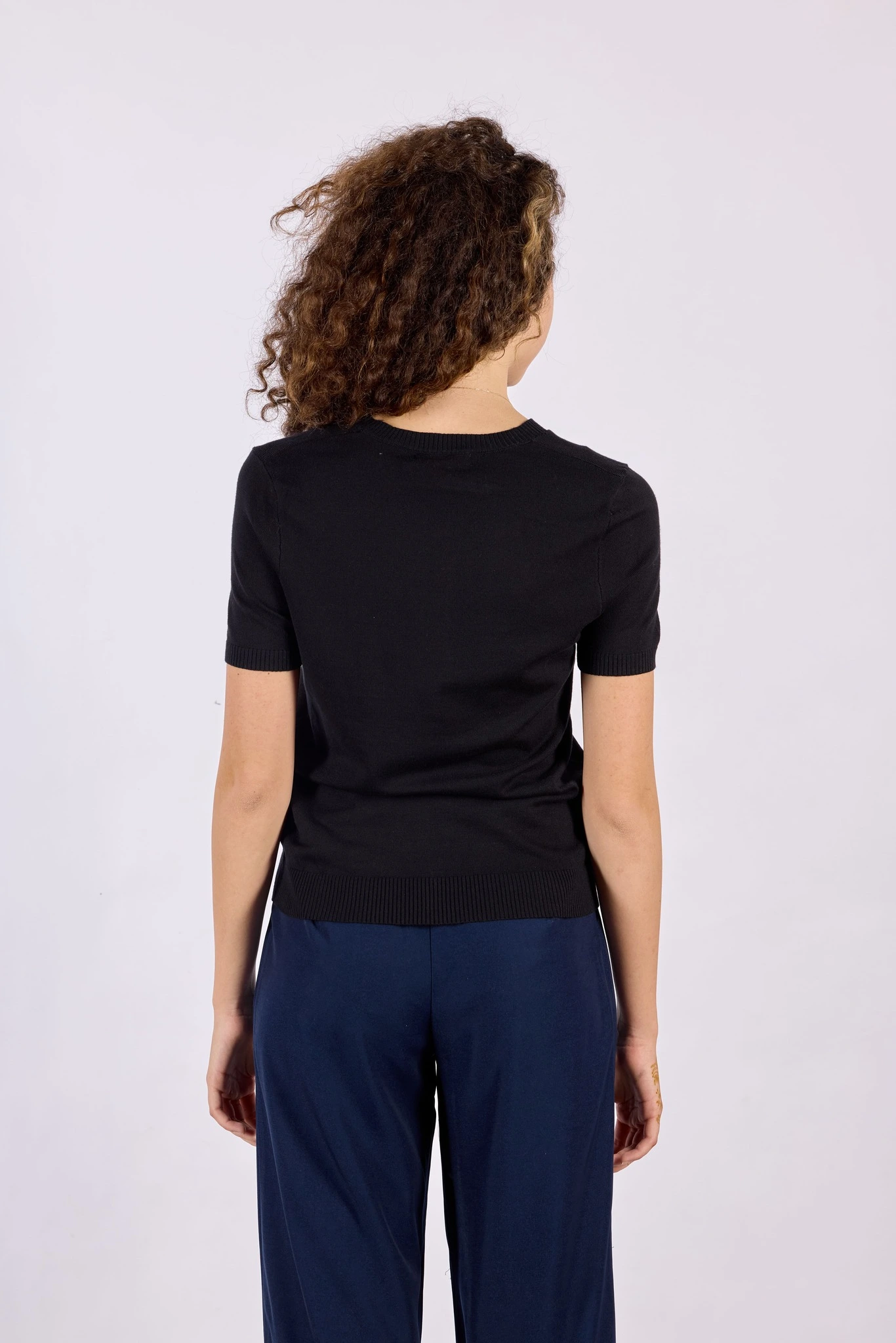 Джемпер черный для женщин 44194-1 60