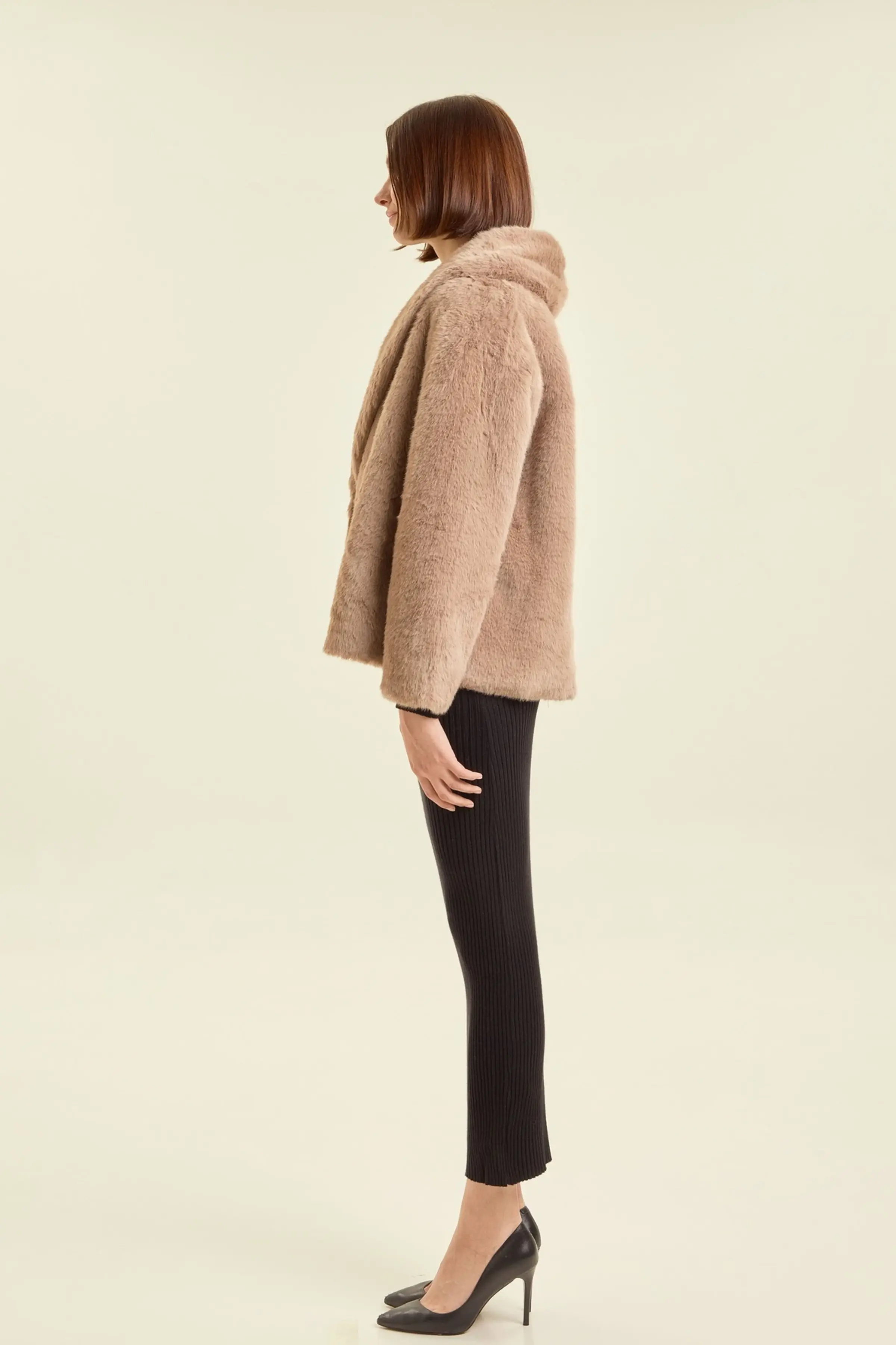 Пальто коричневый для женщин 47102-13 53