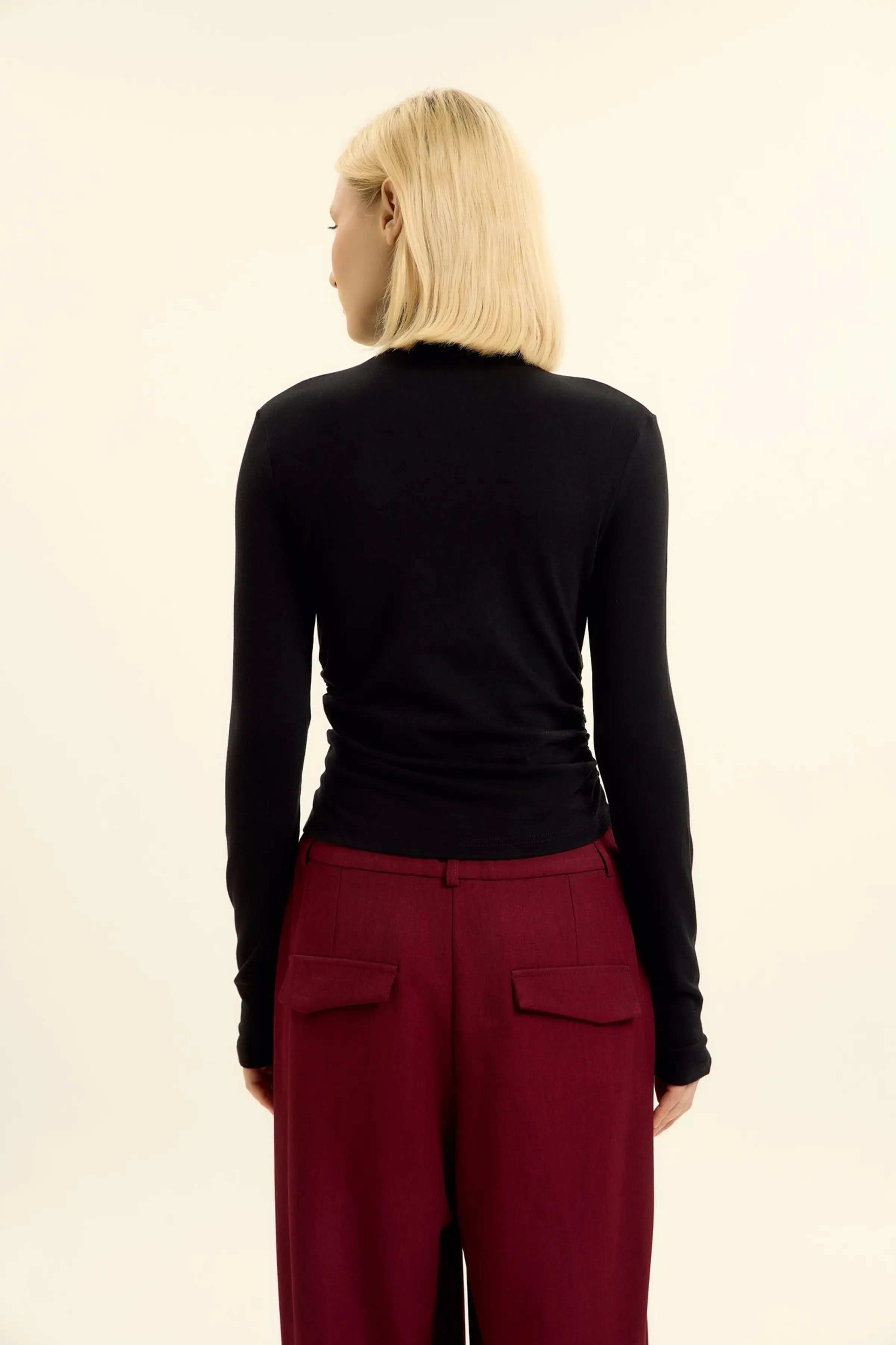 Лонгслив черный для женщин 46247-1 59