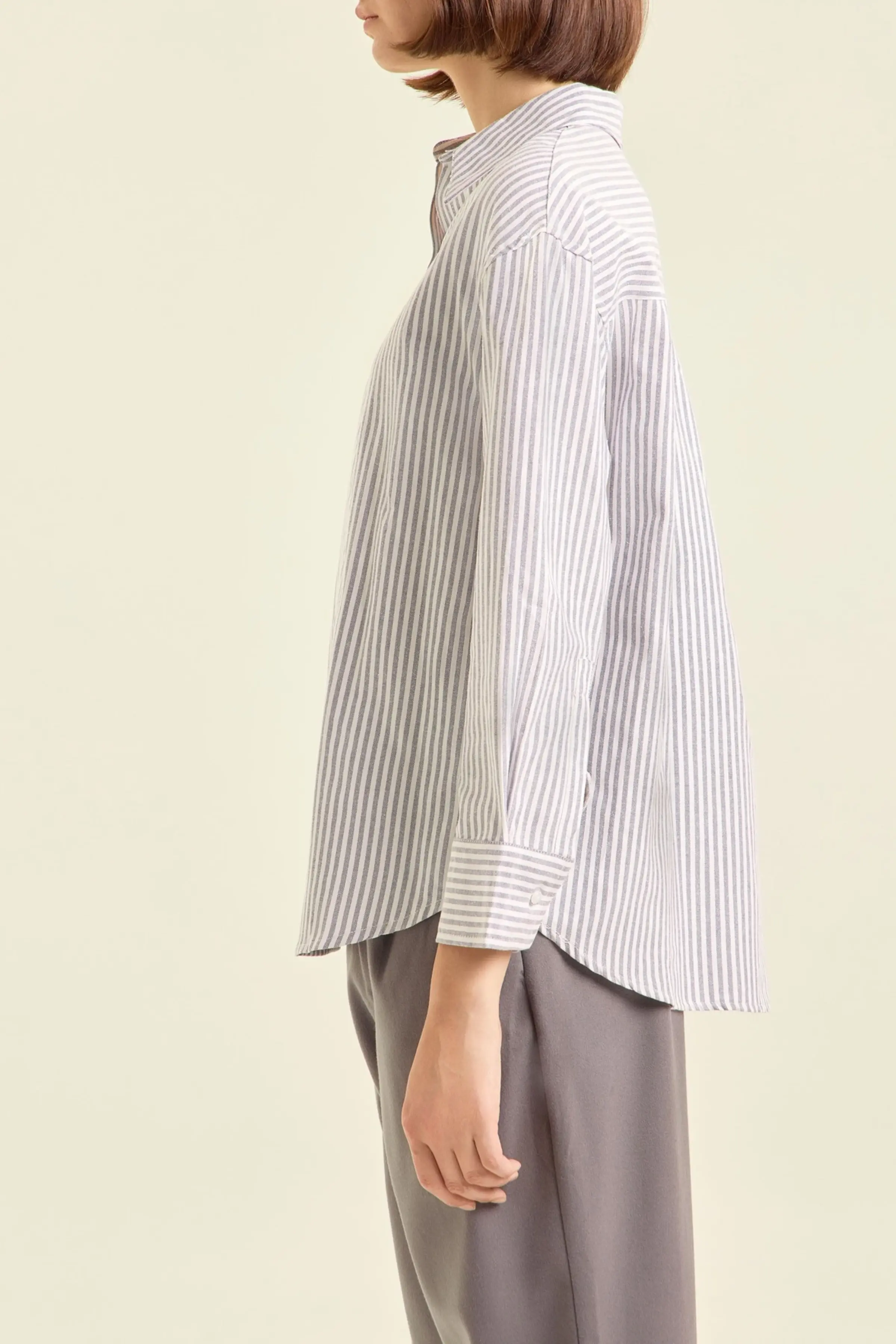 Рубашка бело-синяя полоска для женщин 47246-48 66