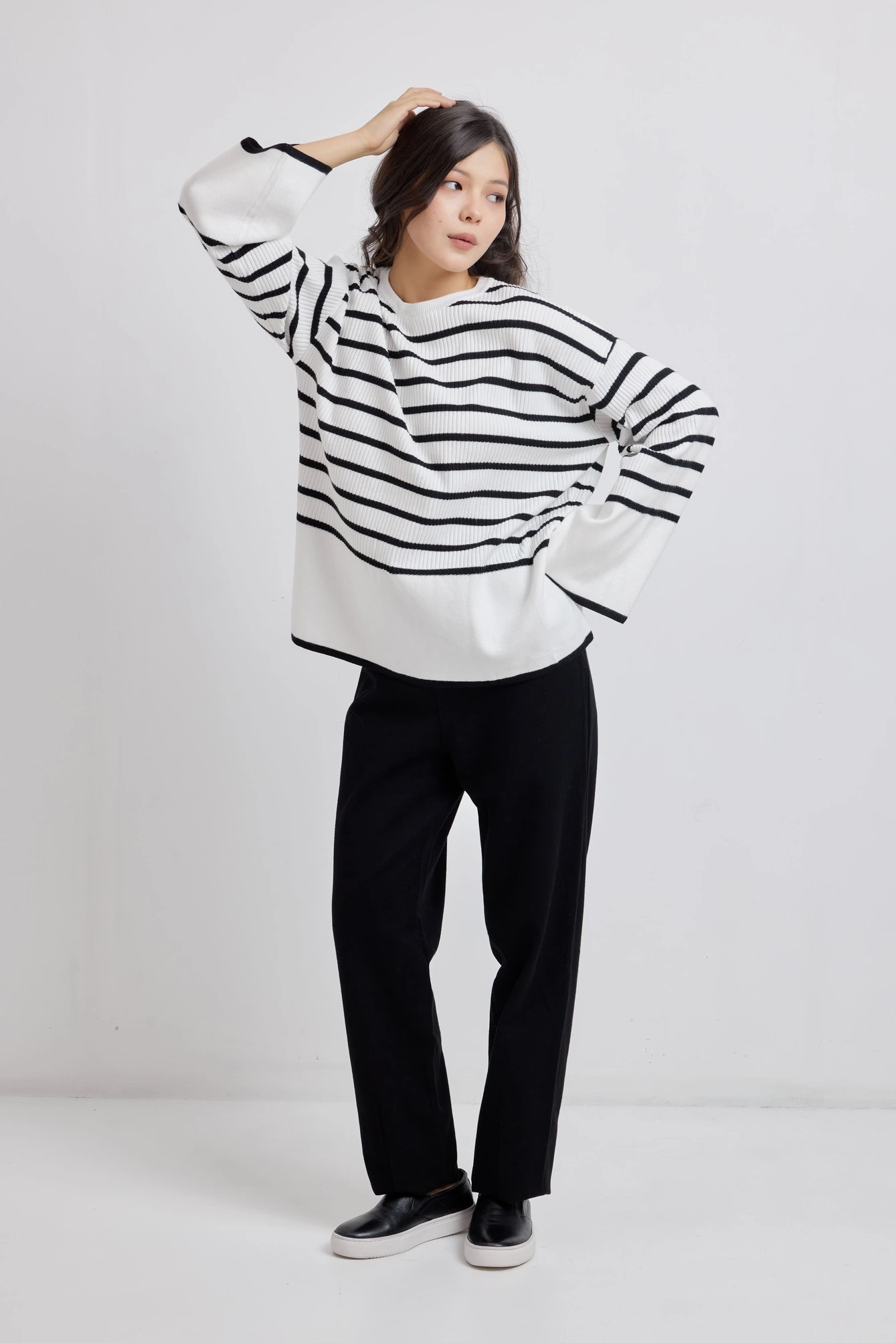 Джемпер бело-черная полоска для женщин 42406U-46 60