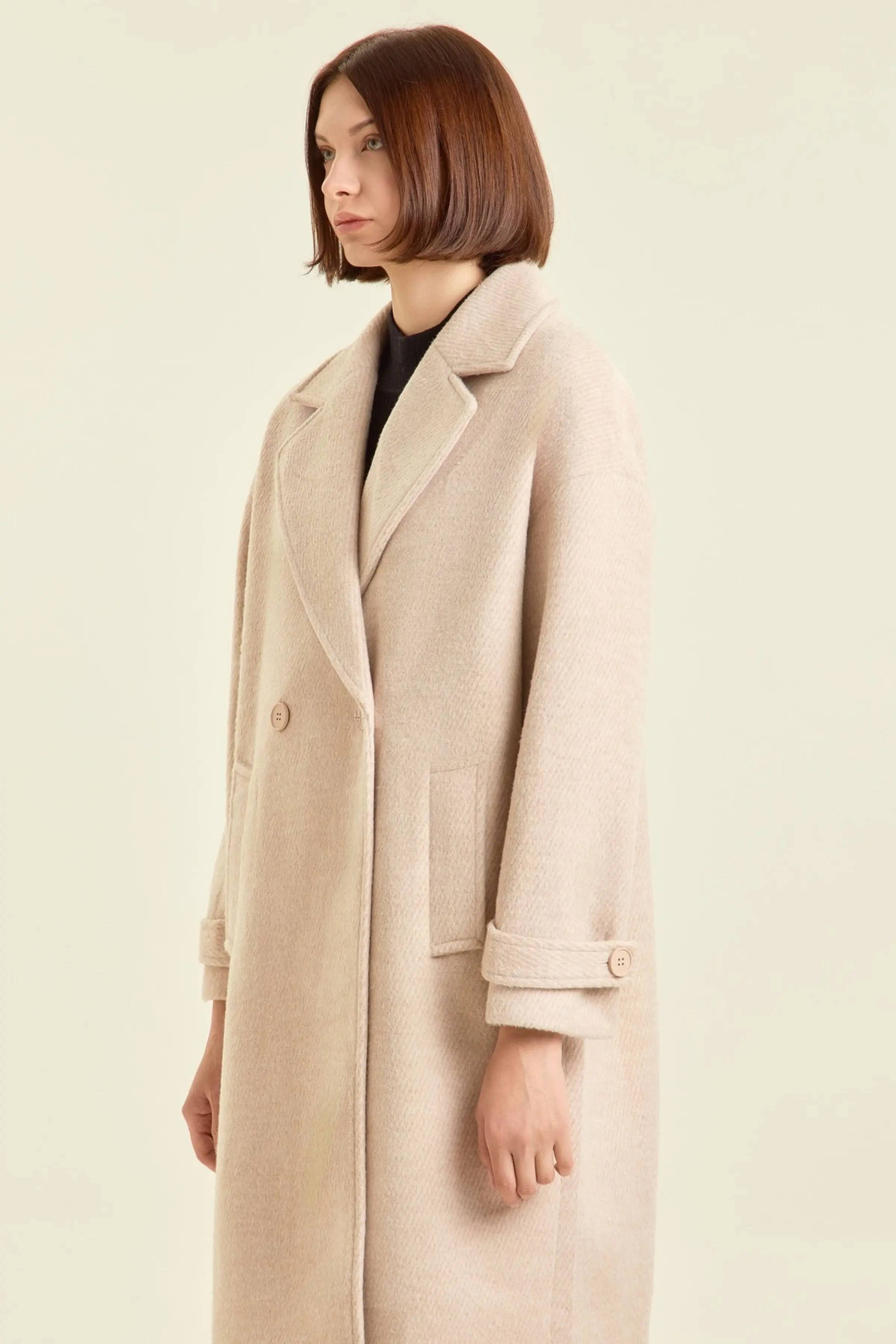 Пальто бежевый для женщин 47111-15 53