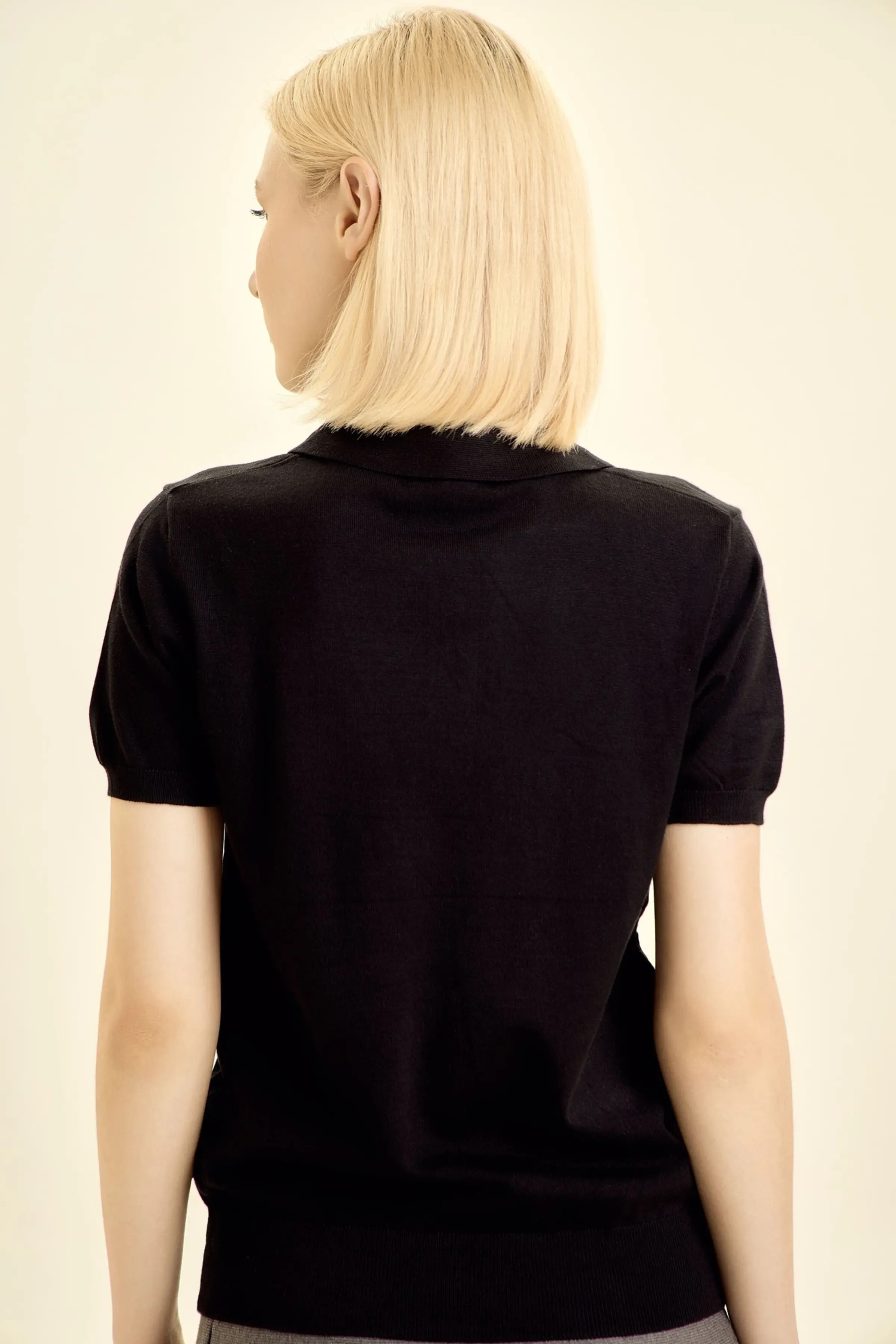 Джемпер черный для женщин 46128-1 60