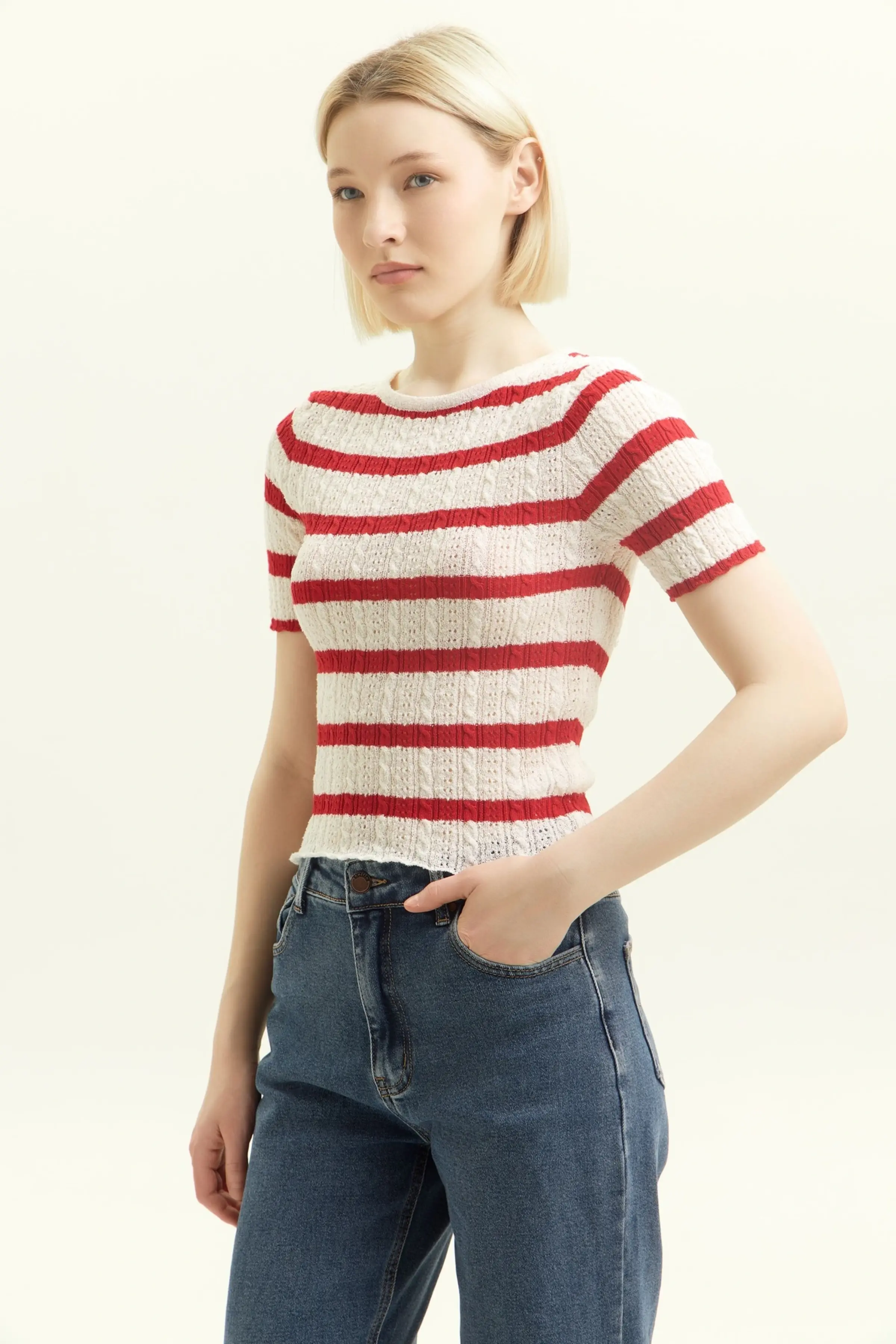 Футболка бело-красная полоска для женщин 45150-50 67