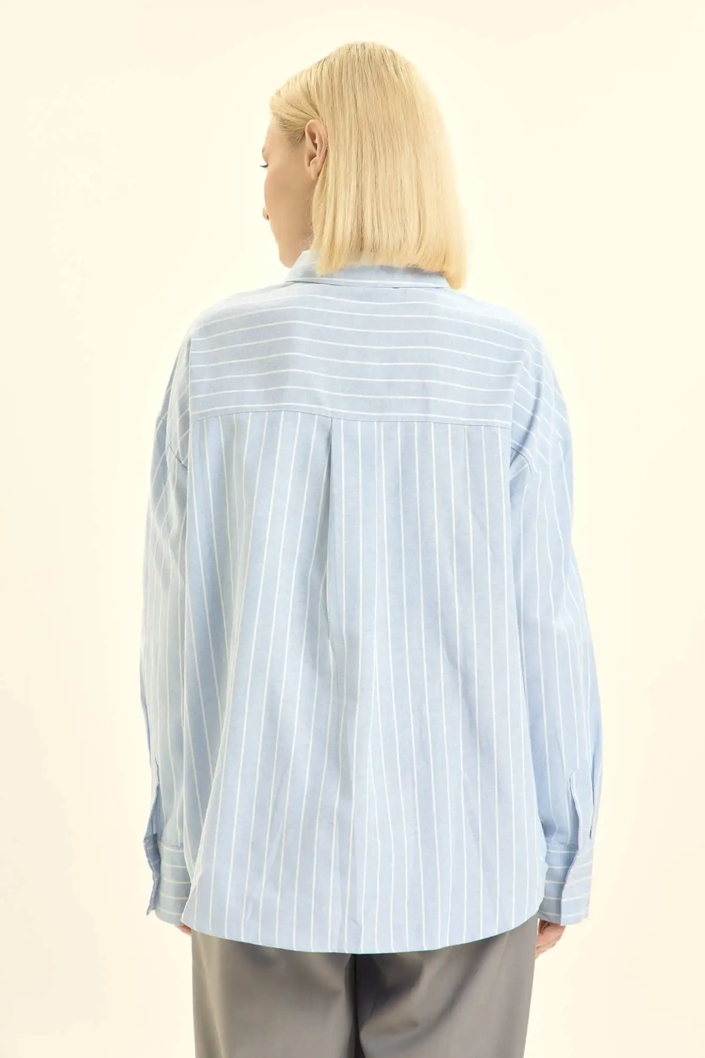 Рубашка бело-голубая полоска для женщин 46303-47 66