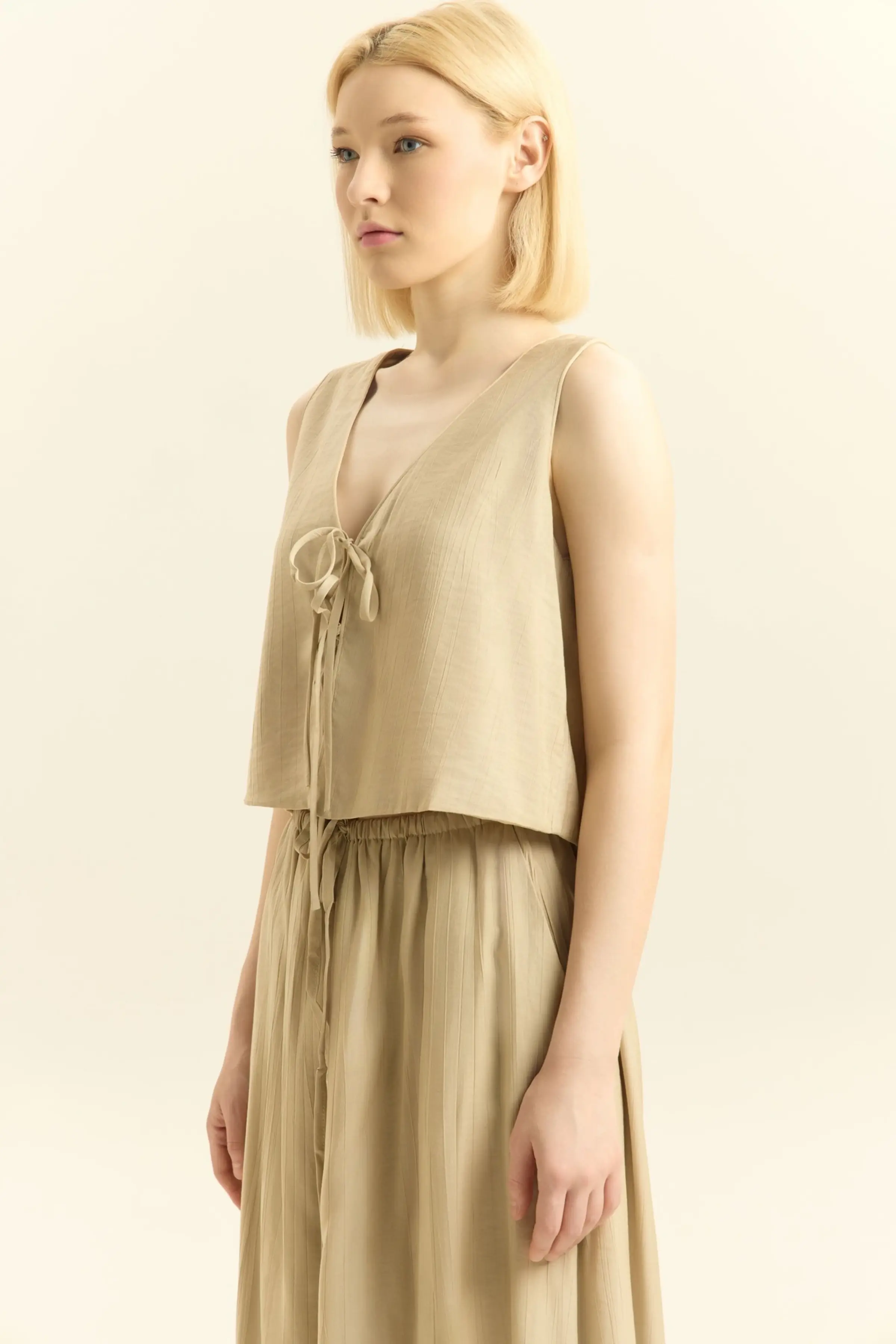 Жилетка бежевый для женщин 45214-15 68