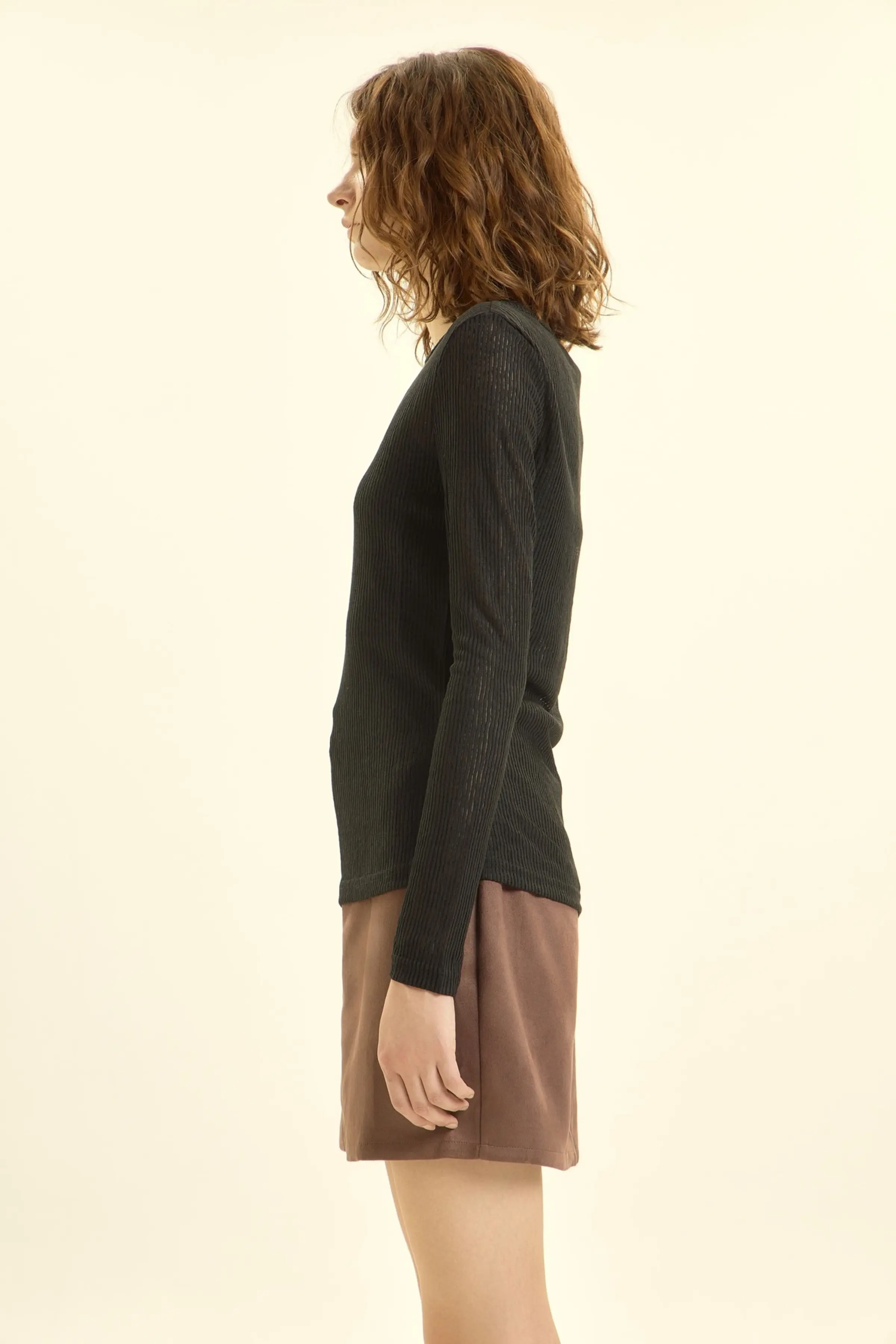 Лонгслив черный для женщин 44306-1 59